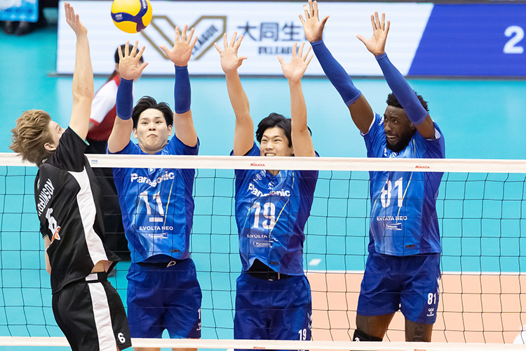 写真:西田選手、西川選手、ロペス選手