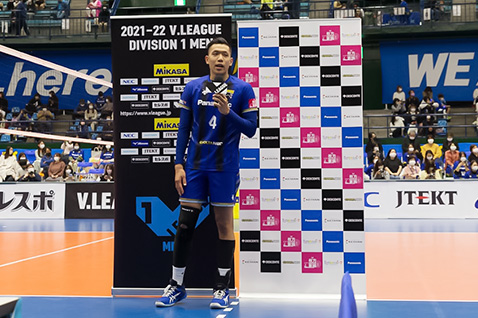 写真：インタビューに応える大竹選手