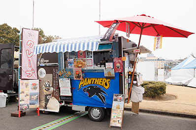 写真：Y'sCrepeのキッチンカー