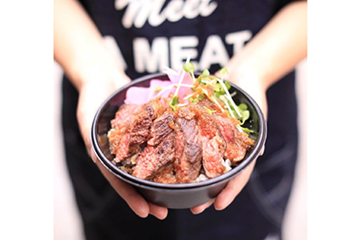写真:WALTの熟成ロースステーキ丼