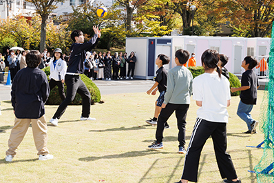 写真：特設バレーコート