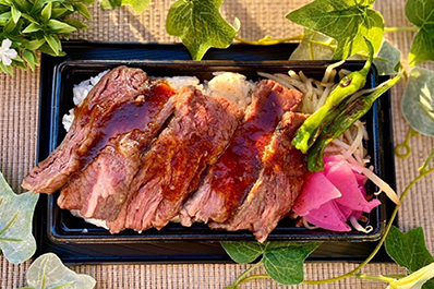 写真：ハチキッチンの牛ステーキ重