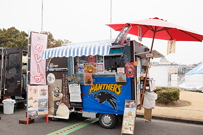 写真：Y'sCrepeのキッチンカー