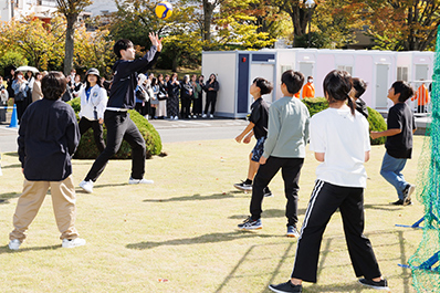 写真：特設バレーコート