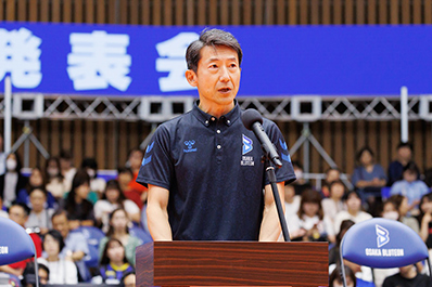 写真：説明する笹木副代表