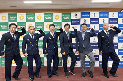 写真：ブルテオンポーズをとった集合写真
