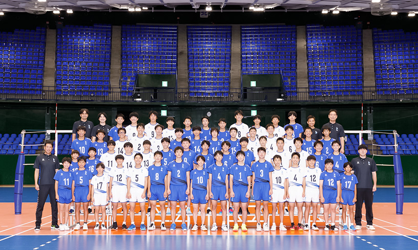 選手とスタッフの集合写真