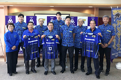 写真：桑江市長との集合写真②