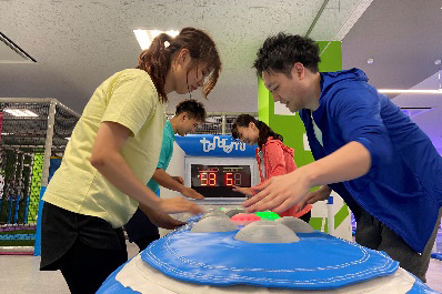 写真：トンデミ枚方のアクティビティで遊んでいる様子（イメージ）