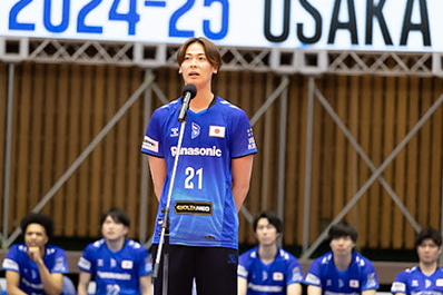 写真：挨拶をする永露選手