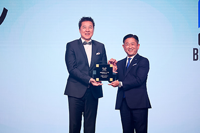 写真：日本バレーボール協会会長の川合俊一氏とパナソニック スポーツ株式会社代表の久保田剛