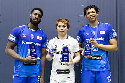 写真：ロペス選手、山本選手、エバデダン選手