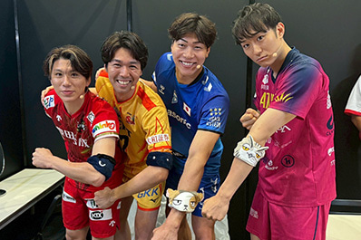 写真：左から市川 健太選手、岩本 大吾選手、清水 邦広選手、柳田 将洋選手