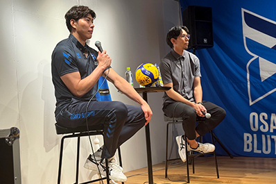 写真：トークショーの様子（清水 邦広選手、福澤 達哉さん）