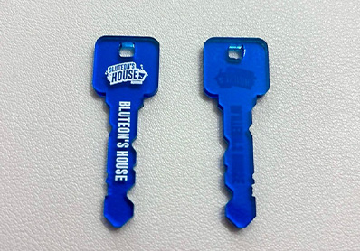 写真:鍵型アクリルキーホルダー