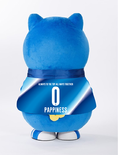 Photo: Rear view of PAPPINESS wearing the new design cape