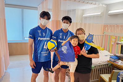 写真:金田選手、中村選手との記念撮影