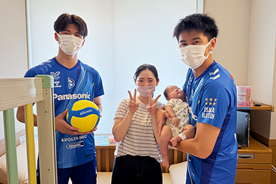 写真:金田選手、中村選手との記念撮影