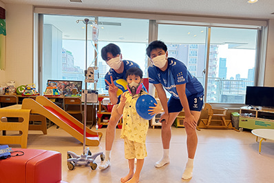 写真:金田選手、中村選手との記念撮影