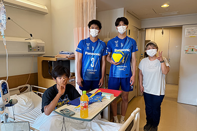 写真:金田選手、中村選手との記念撮影