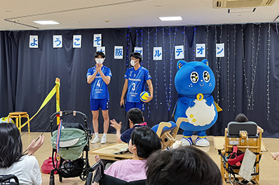 写真:金田選手、中村選手とパピネス