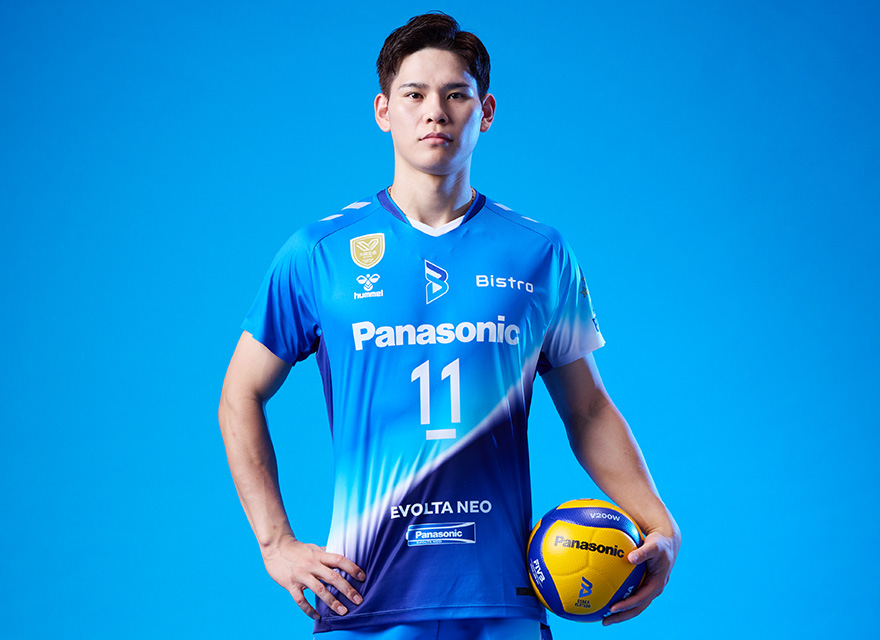 ホームユニフォームを着用した西田選手
